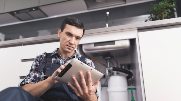 Go from Reactive to Strategic in Field Service